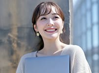 女性スタッフ
